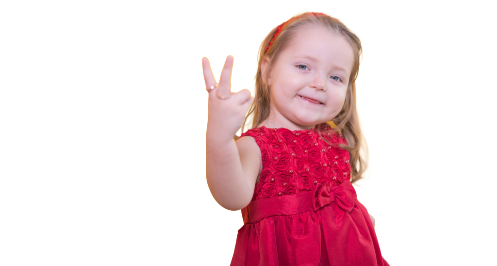 pequena dama de honor adorable